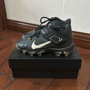 Baseball cleats